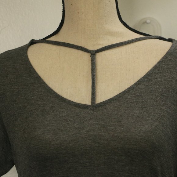 Strappy T-Neck T-shirt - Picture 4 of 7